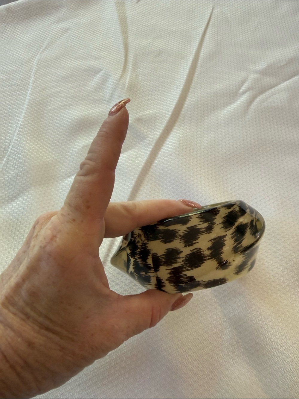 kate spade Leopard-Print Resin Bangle Bracelet in Beige & Brown - Picture 3 of 6